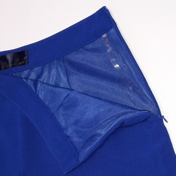 Blue Rain | Scallop Hem Shorts - Picture 2 of 8